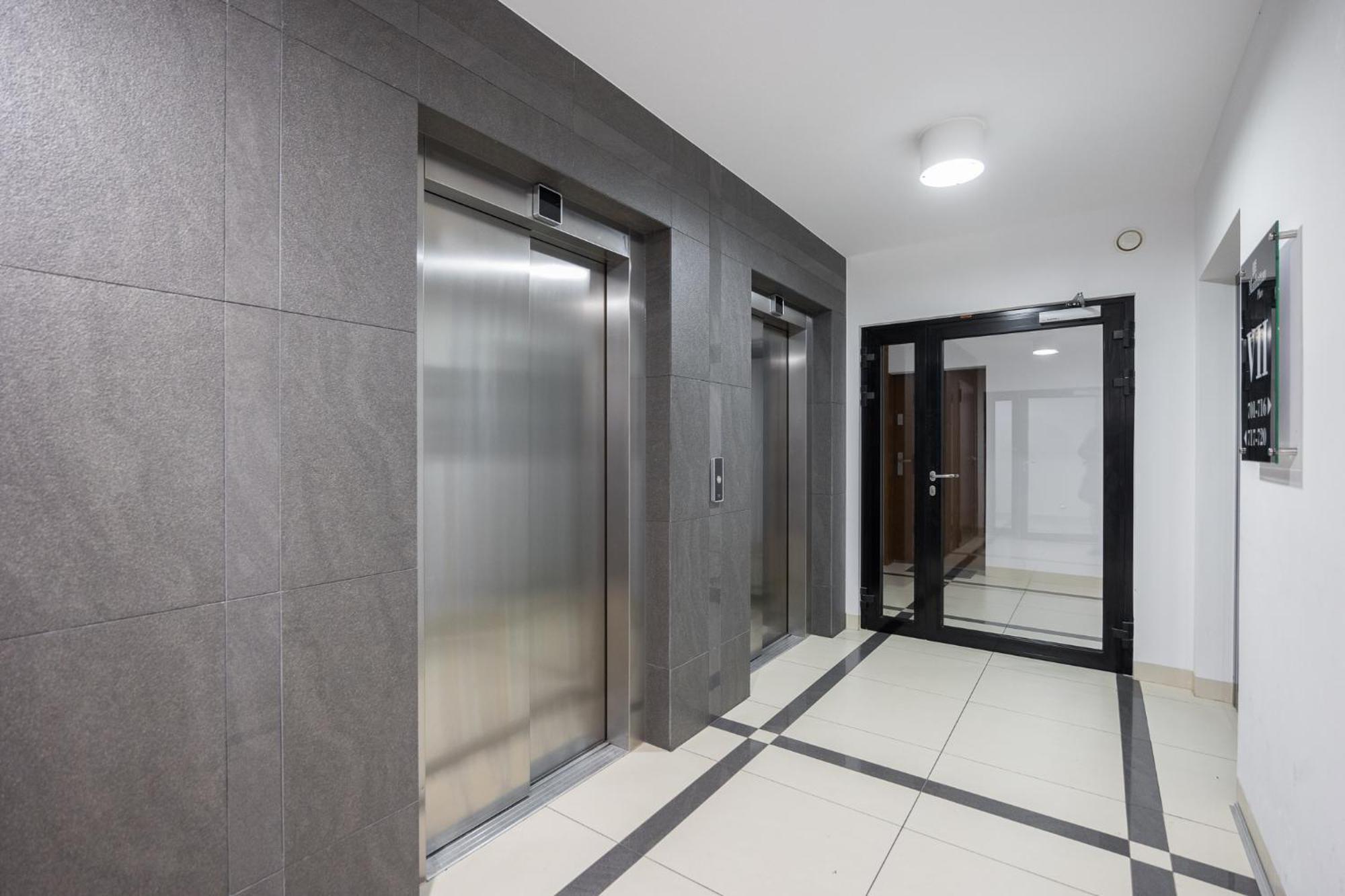 Metro Wilanowska Aparts Warsaw Exterior photo